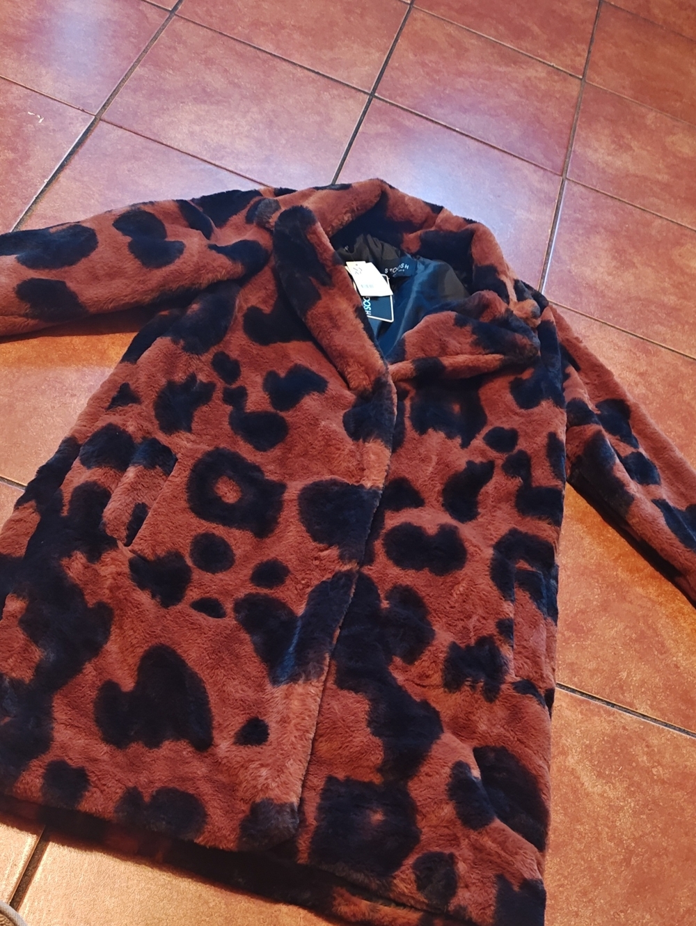 Women's Faux Fur Leopard Print Coat - Rust/Black. Large